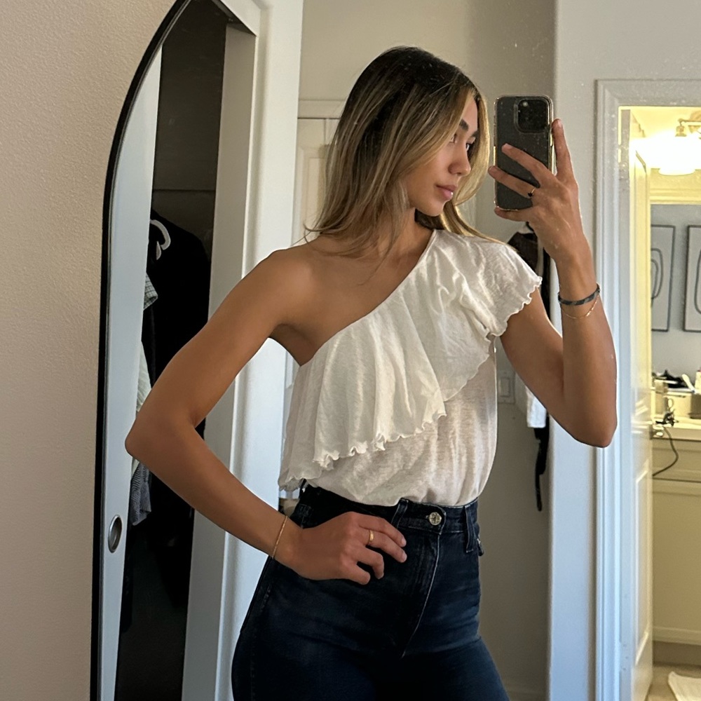 One shoulder top